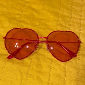 URBAN OUTFITTERS NWOT Heart Shaped Glasses